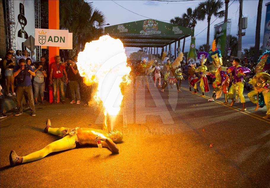 Santo Domingo Karnavalı Dominik Cumhuriyeti'nde yapıldı 