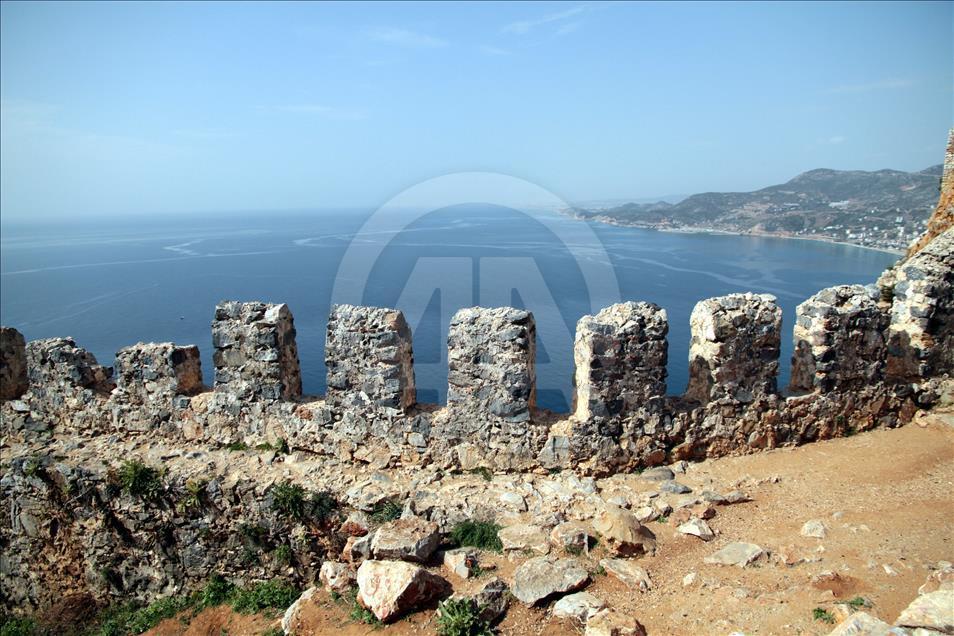 قلعة ألانيا التركية تتجمّل لزوارها
