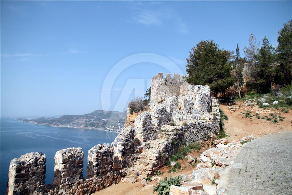 قلعة ألانيا التركية تتجمّل لزوارها
