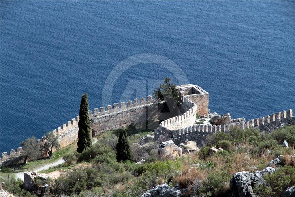 قلعة ألانيا التركية تتجمّل لزوارها
