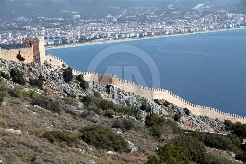 قلعة ألانيا التركية تتجمّل لزوارها
