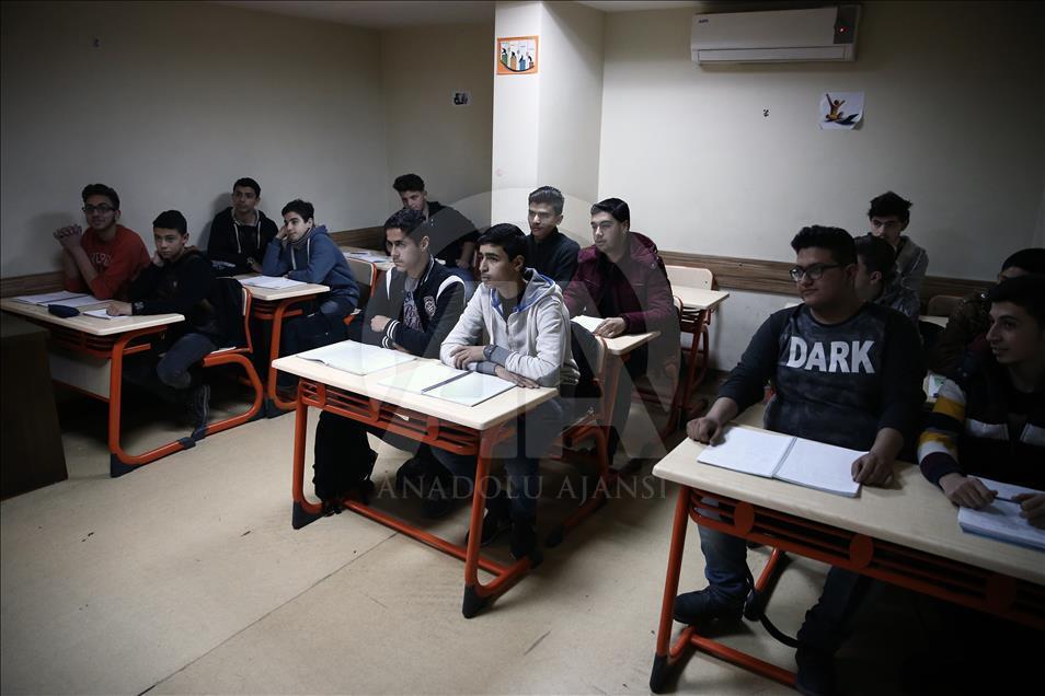 Dernek binası Suriyeliler için okula dönüştürüldü