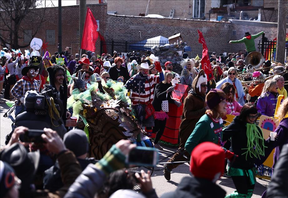 "CHIditarod" shopping cart race in Chicago