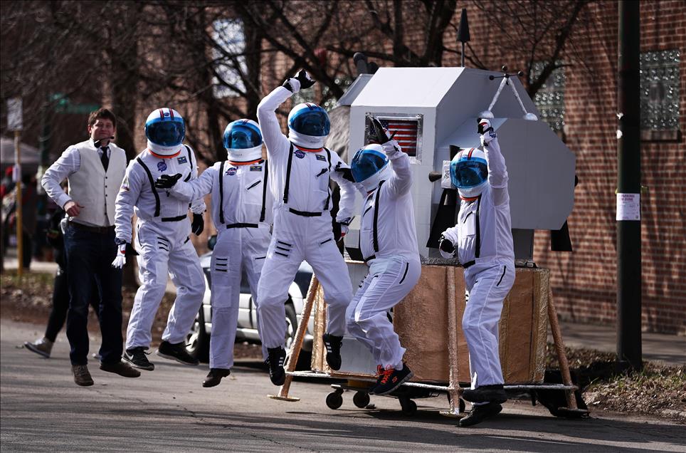 "CHIditarod" shopping cart race in Chicago