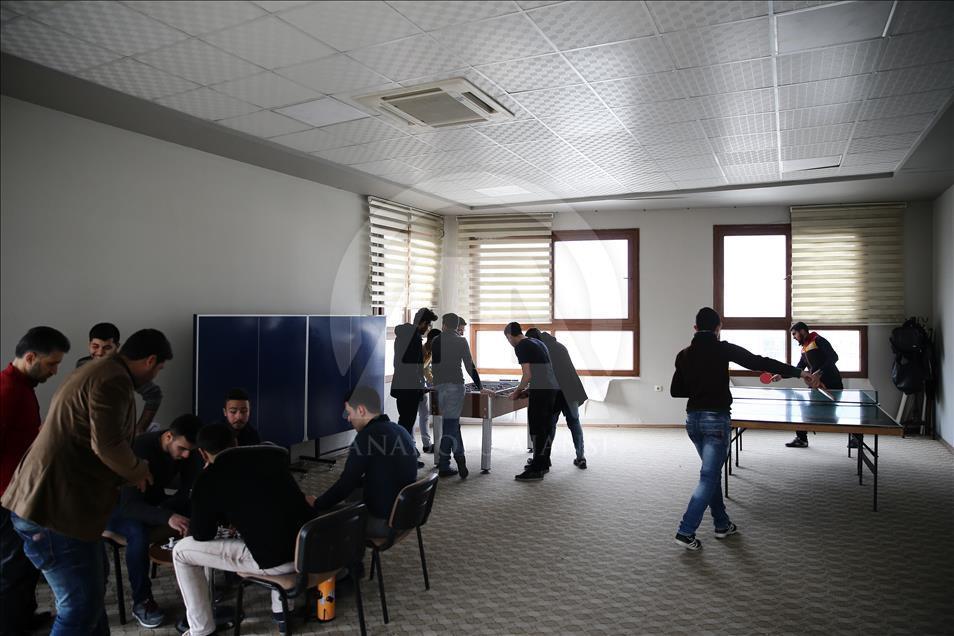 Dernek binası Suriyeliler için okula dönüştürüldü