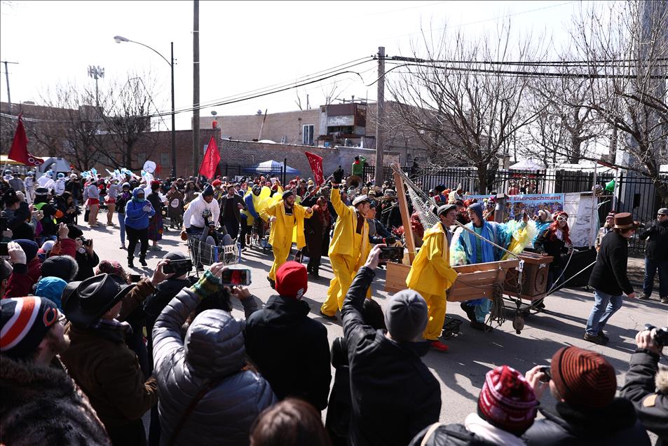 "CHIditarod" shopping cart race in Chicago