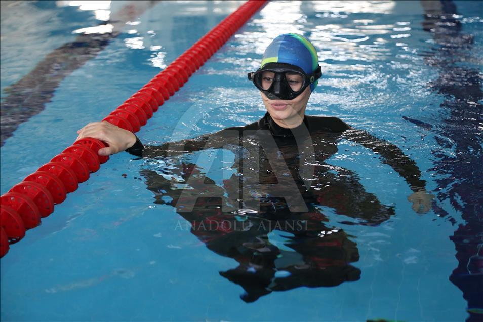 Turkish female freediver eyes world record