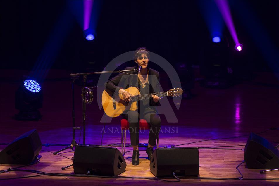 Souad Massi Ankara'da hayranlarıyla buluştu