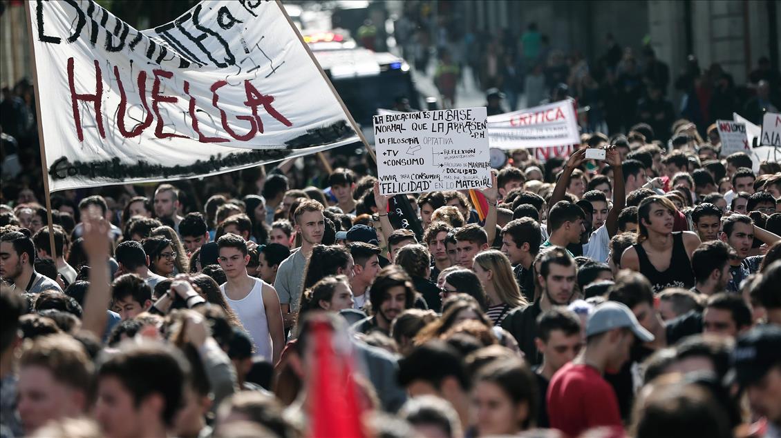 İspanya'da lise ve Üniversitelerde ders bırakma eylemi
