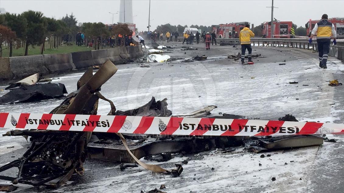 
В Стамбуле рухнул пожарный вертолет
