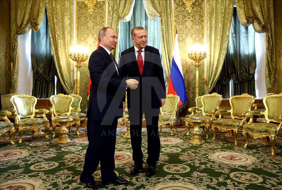 Erdoğan-Putin görüşmesi başladı