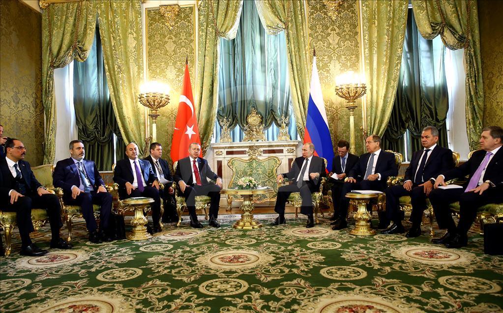 Erdoğan-Putin görüşmesi başladı