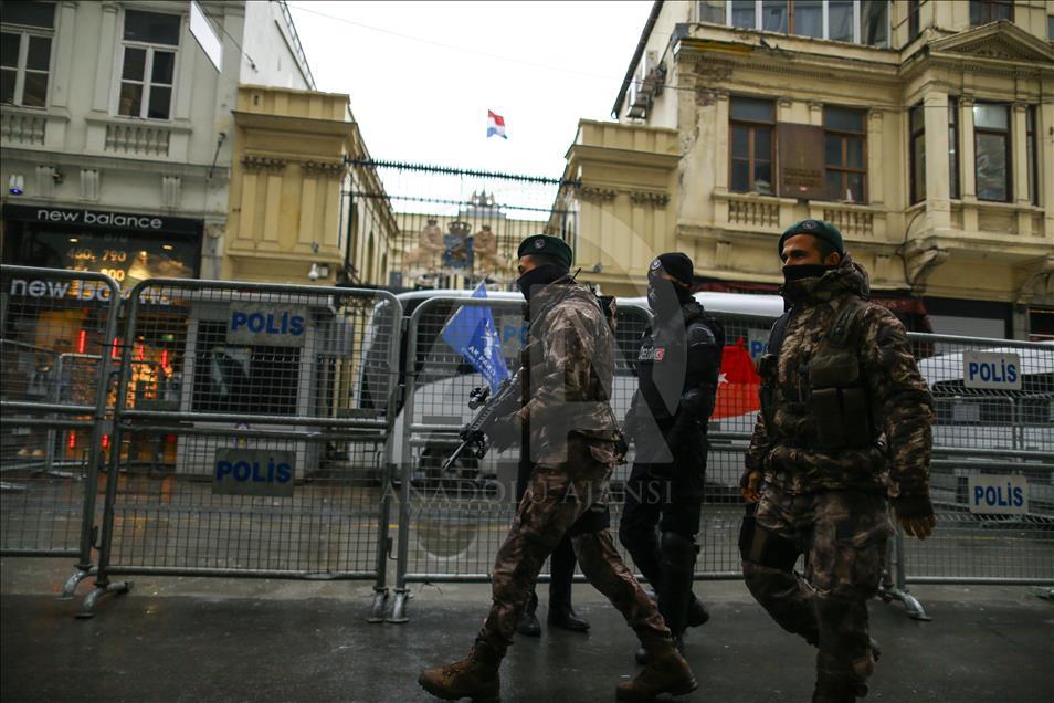 Hollanda'nın İstanbul Başkonsolosluğu önünde protesto