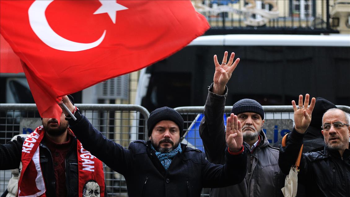 Hollanda'nın İstanbul Başkonsolosluğu önünde protesto