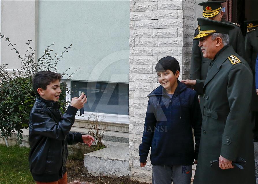 Komutanlardan şehit ailelerine ziyaret