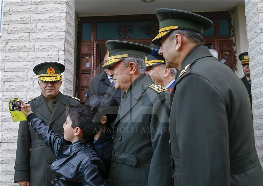 Komutanlardan şehit ailelerine ziyaret
