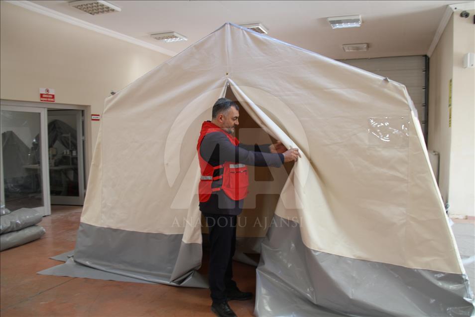 Türk tipi afet çadırları Erzincan'da üretiliyor