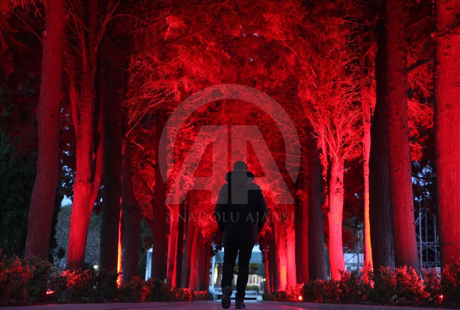 Şehitler Abidesi gece de görülmeye değer