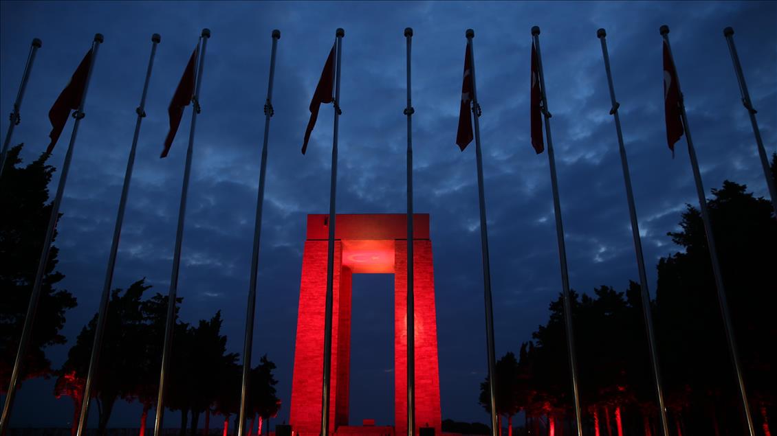 Şehitler Abidesi gece de görülmeye değer