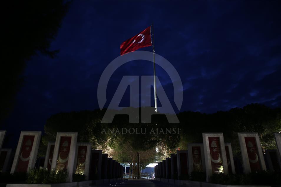Şehitler Abidesi gece de görülmeye değer
