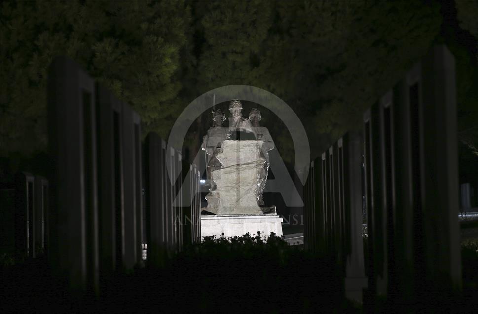 Şehitler Abidesi gece de görülmeye değer