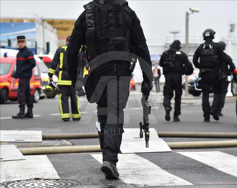 Paris Orly Havalimanı'ndaki saldırı
