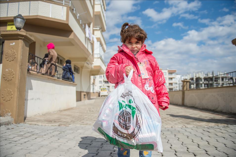 Suriyeli çocuklara "18 Mart" armağanı