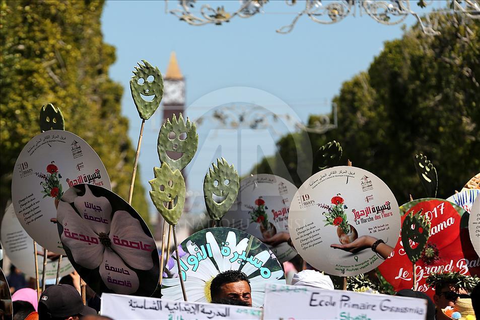 Tunus'ta "Çiçek Yürüyüşü"
