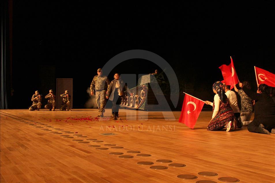 "15 Temmuz Engelsiz Kahramanlar Tiyatrosu" sahnelendi