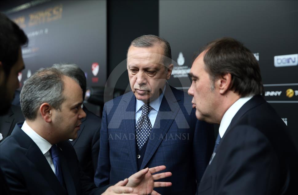  Cumhurbaşkanı Erdoğan, Uluslararası Futbol Zirvesi'ne katıldı 