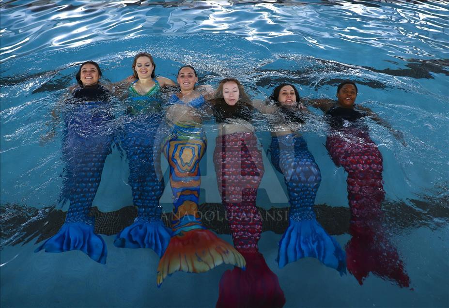 Mermaid training school in Chicago