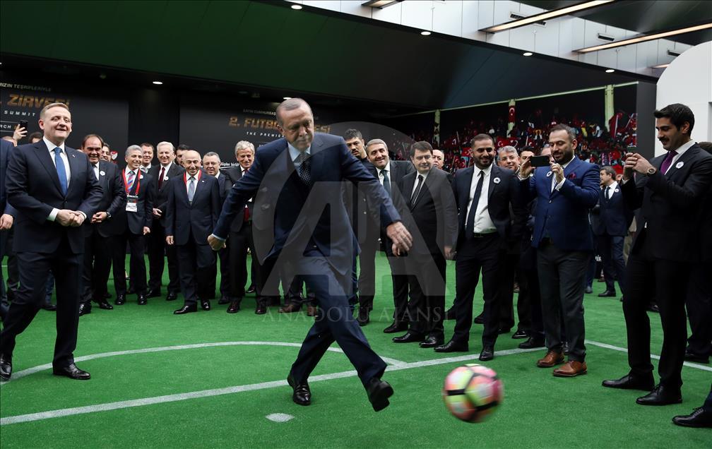  Cumhurbaşkanı Erdoğan, Uluslararası Futbol Zirvesi'ne katıldı 