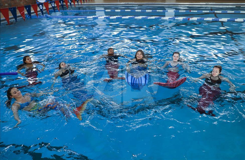 Mermaid training school in Chicago