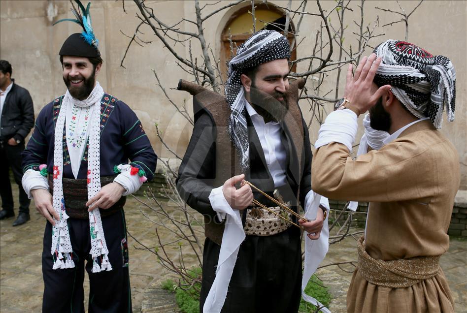 Mr. Erbil di Newrozê da bi cilûbergên herêmî poz da