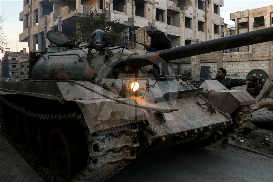 Şam'da muhalifler ile rejim arasındaki çatışmalar sürüyor