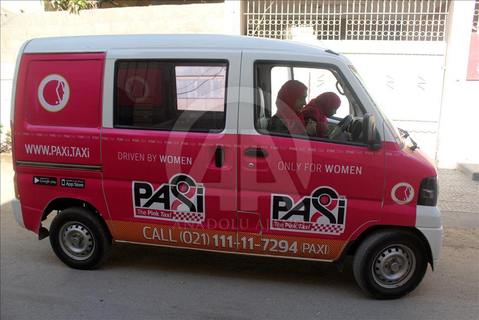 تاکسی صورتی ویژه بانوان در پاکستان
