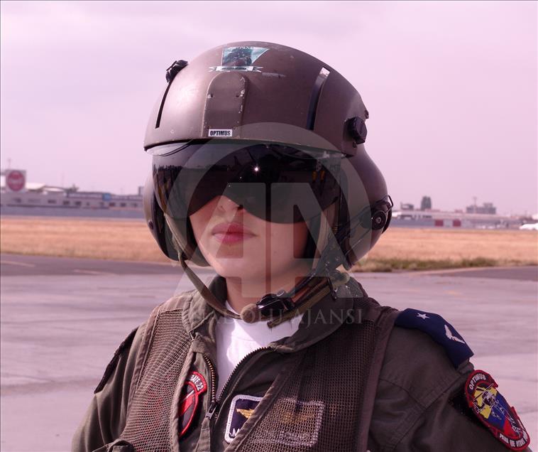 تنها خلبان زن مسلمان آمریکای لاتین عضو نیروهای هوایی اکوادور است