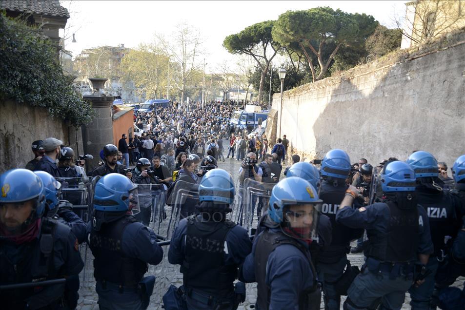 Roma'da protesto gösterisi