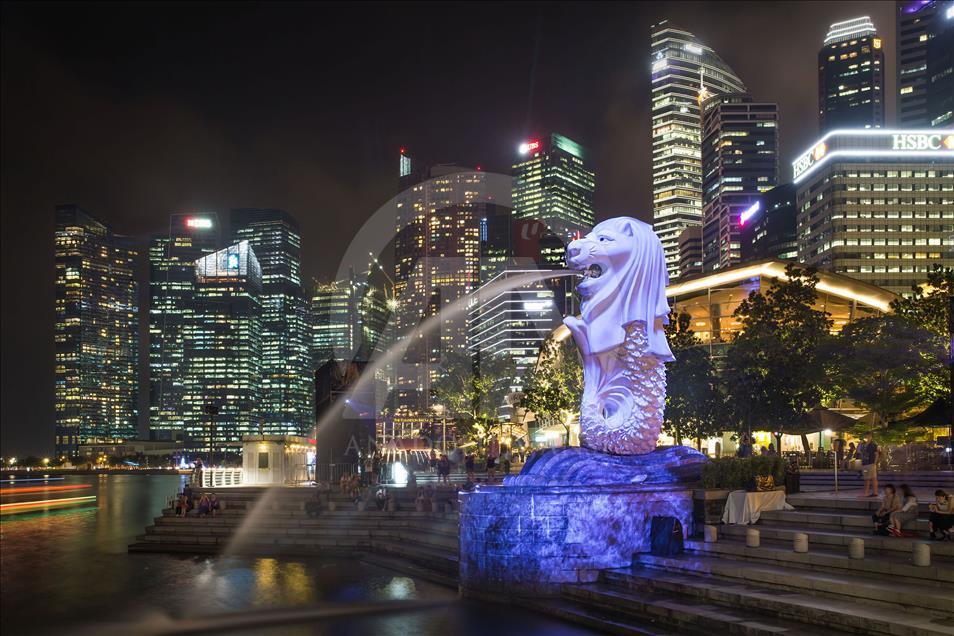 Singapore scenery at night