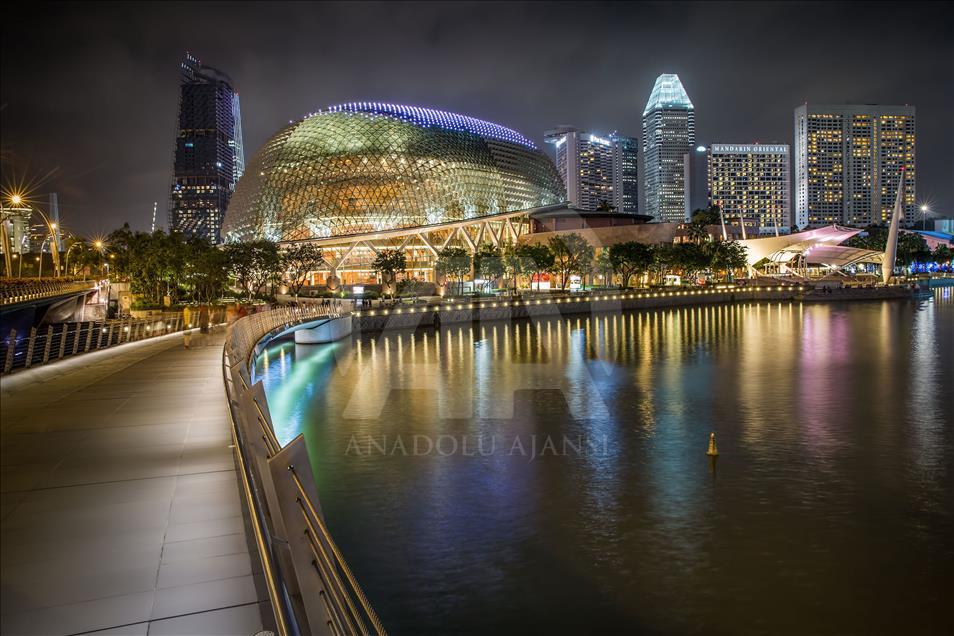 Singapore scenery at night