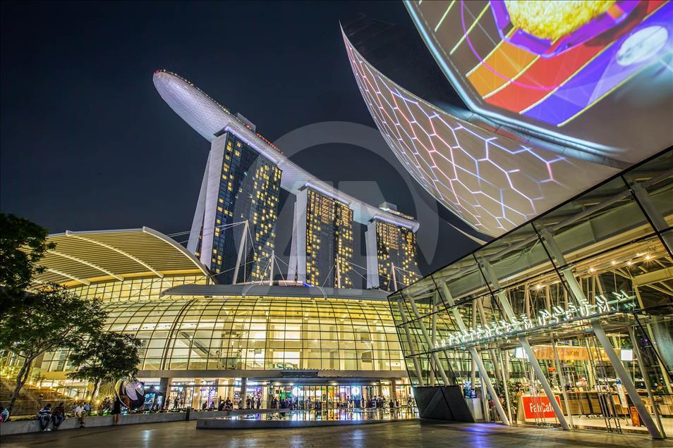 Singapore scenery at night