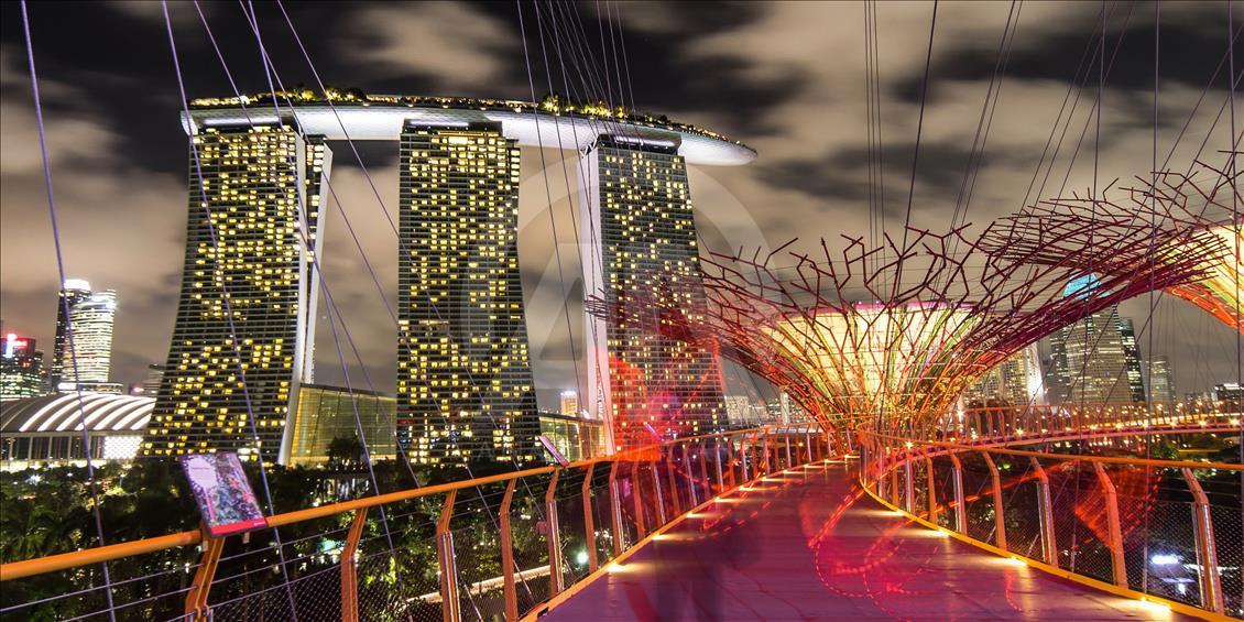 Singapore scenery at night