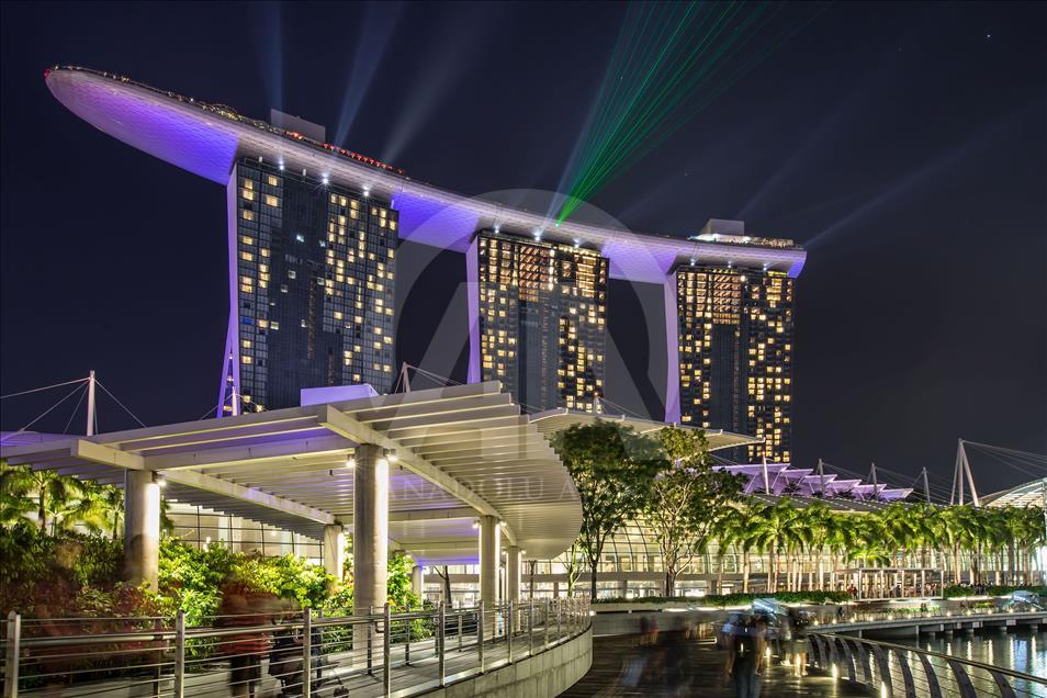 Singapore scenery at night