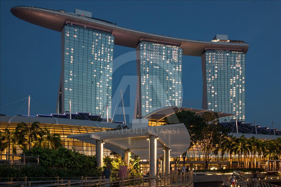 Singapore scenery at night