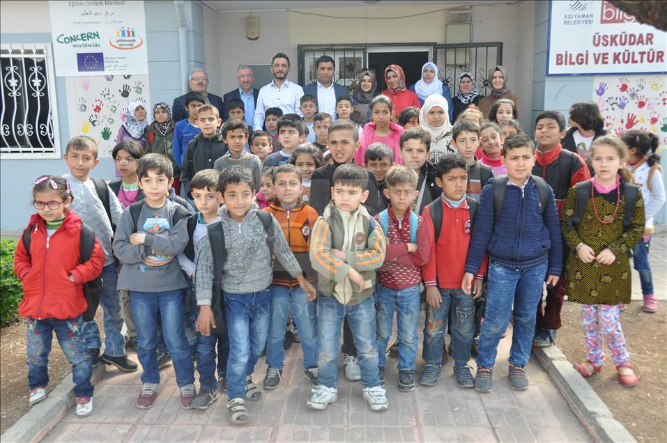 کودکان سوری زبان ترکی را می‌آموزند