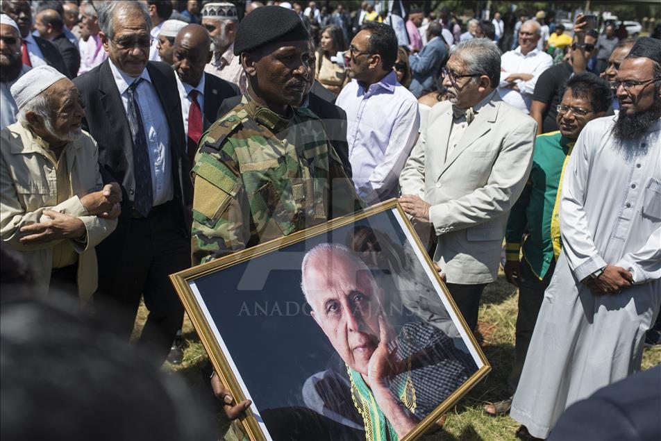 Güney Afrika'nın simge isimlerinden Kathrada'nın cenazesi