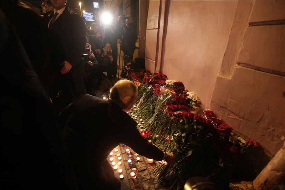 Explosion at a subway station in St Petersburg