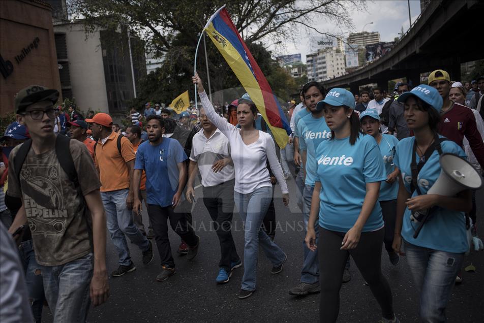 Venezuela'da hükümet karşıtı protestolar sürüyor