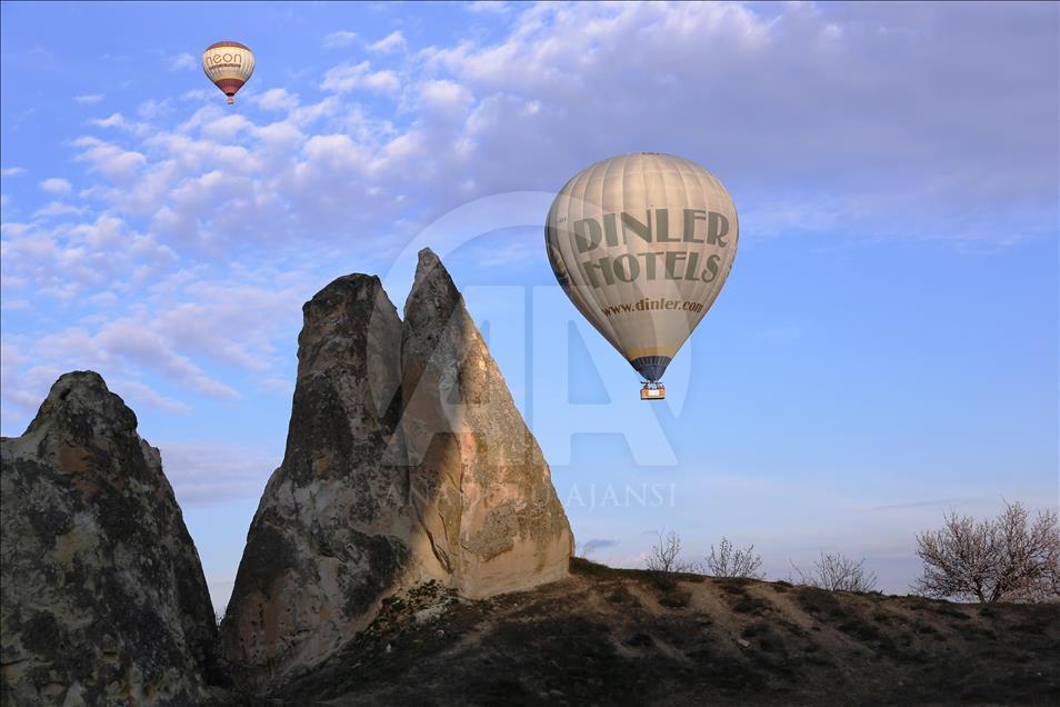 Kapadokya'da sıcak hava balon turları yeniden başladı