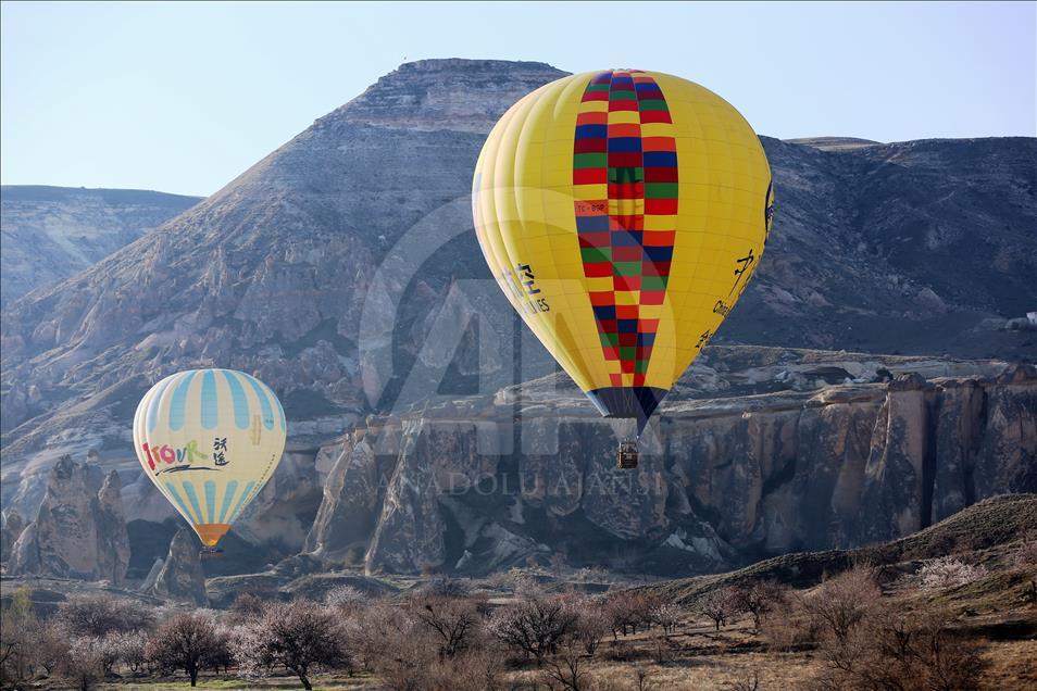Kapadokya'da sıcak hava balon turları yeniden başladı